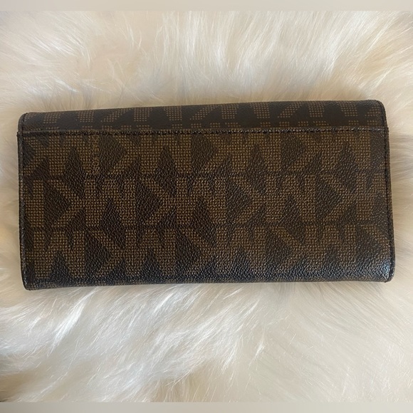 ⭐️ Authentic MICHAEL Micheal Kors Monogram Leather Wallet. - Picture 2 of 7